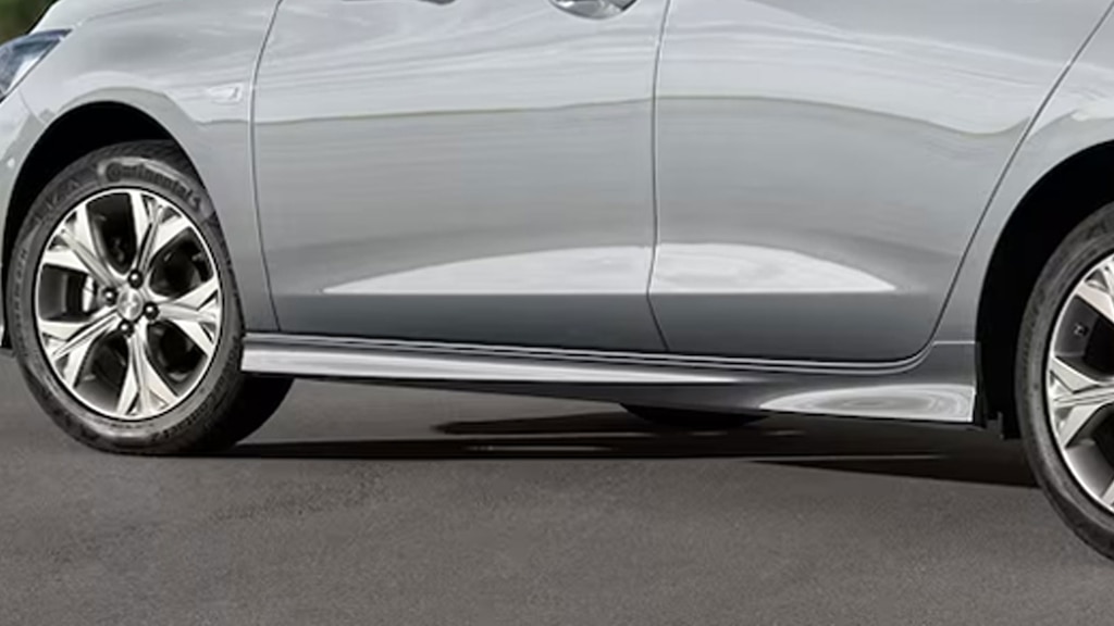 Solicita los faldones laterales para Chevrolet Onix 2025 y otros accesorios externos originales para sedán deportivo
